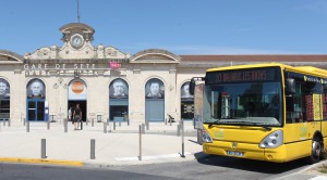 Bus devant la Gare de Sète