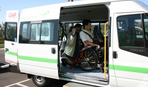 Véhicule du GIHP avec personnes à mobilité réduite