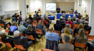Frontignan, Salle Bouvier Daunat, réunion publique sur le futur quartier des Hierles