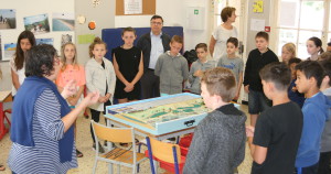 Malle pédagogique sur le Lido présentée aux élèves de l'école Haroun Tazieff de Gigean