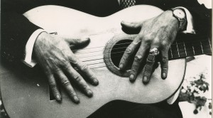Photo : Lucien Clergue Manitas aux doigts d'or