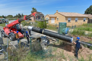 Marseillan, pose de tuyaux d'évacuation d'eaux pluviales